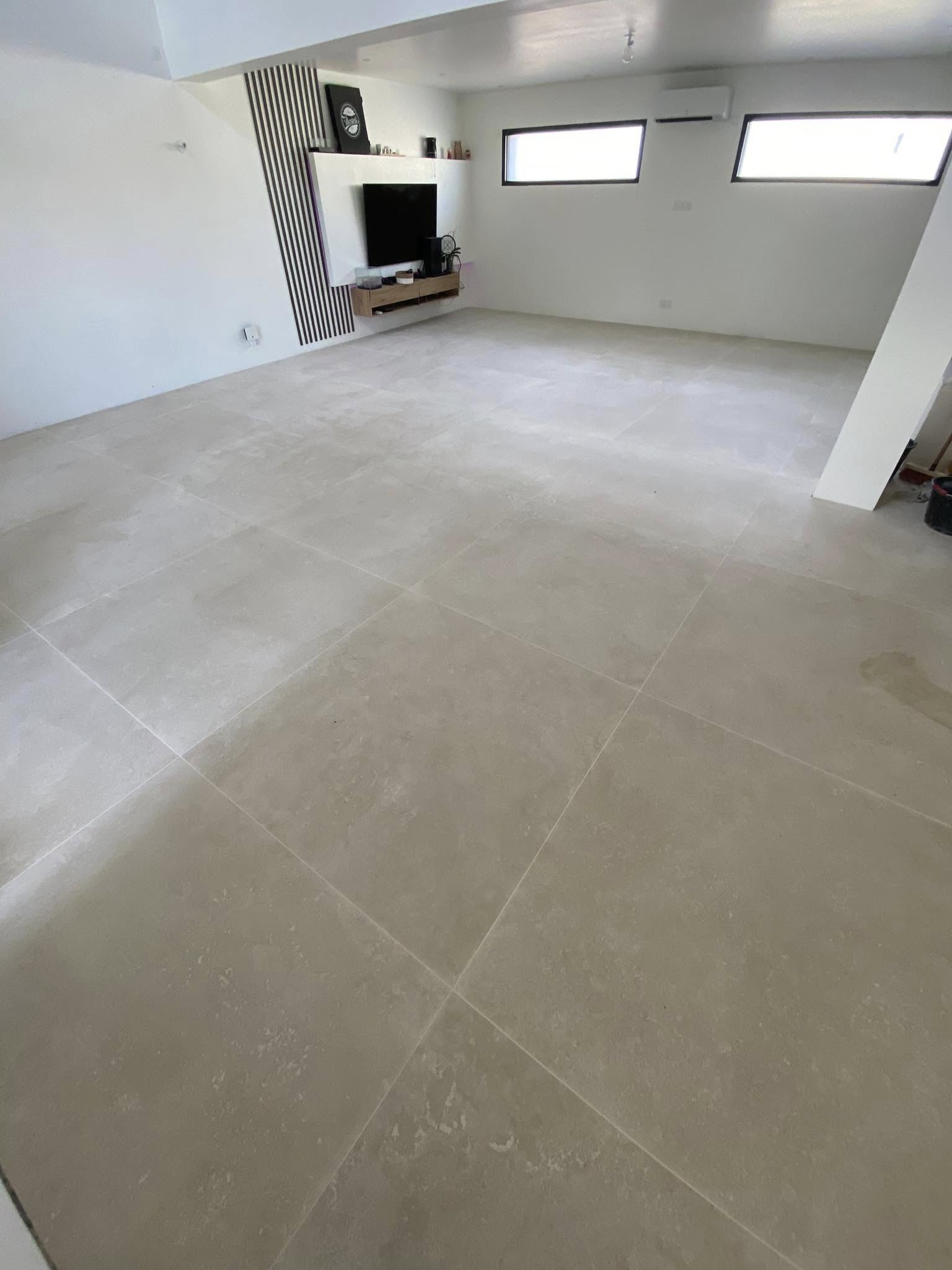 Réalisation d’une chape fluide anhydrite et pose d’un carrelage 120x120cm